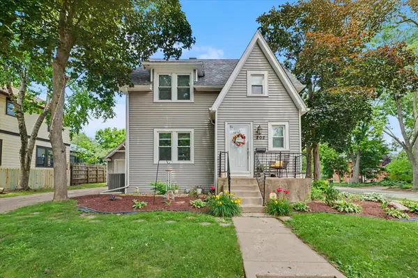 202 W Florida Avenue, Urbana, IL 61801