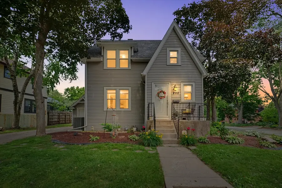 202 W Florida Avenue, Urbana, IL 61801 - #2
