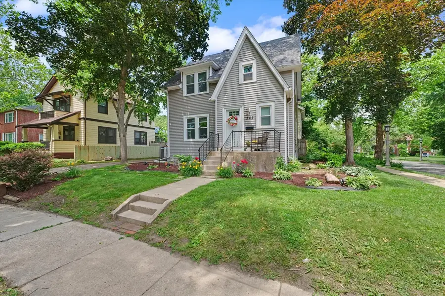 202 W Florida Avenue, Urbana, IL 61801 - #3