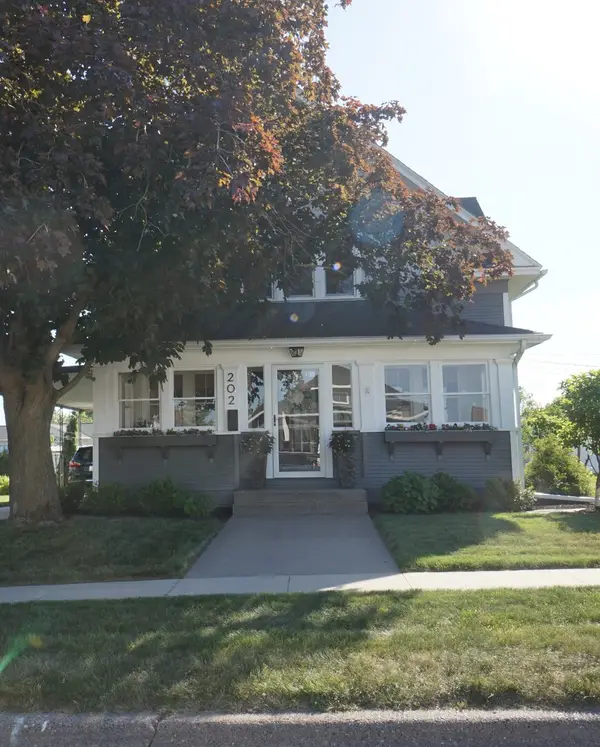 202 N 6th Street, Bellevue, IA 52031