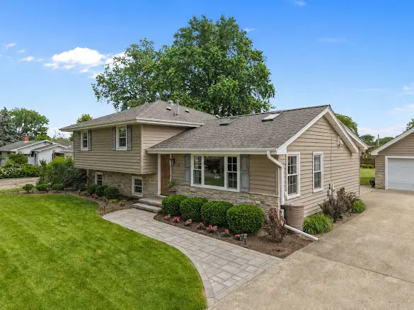 15 W 56th Place, Westmont, IL 60559 - #1