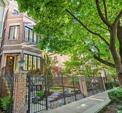 1331 W Wolfram Street, Chicago, IL 60657