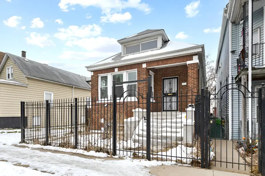 8528 S Escanaba Avenue, Chicago, IL 60617 - #2