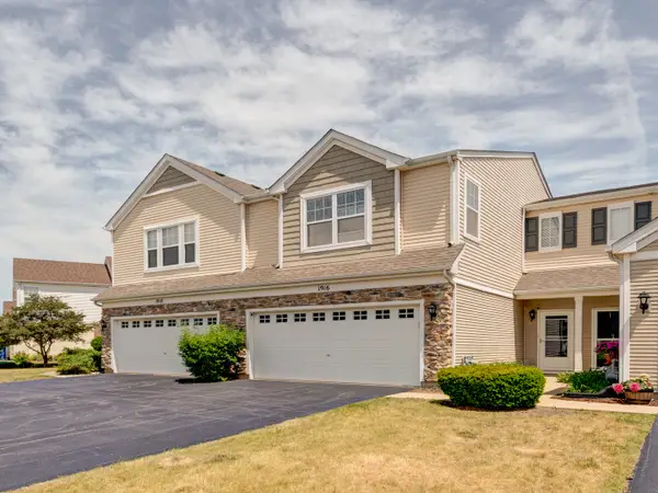 1916 Cobblestone Drive, Carpentersville, IL 60110