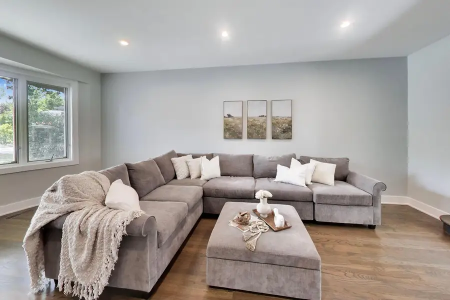 1052 Rolling Pass, Glenview, IL 60025 - #3