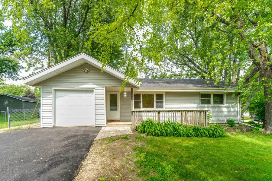 200 S Beck Road, Lindenhurst, IL 60046 - #2