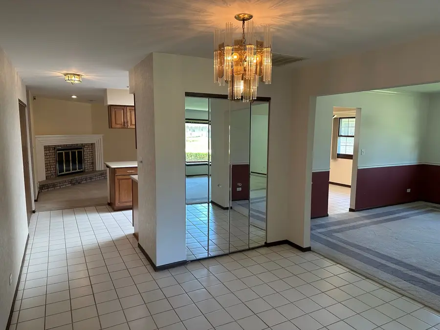 214 S Walnut Lane, Schaumburg, IL 60193 - #3