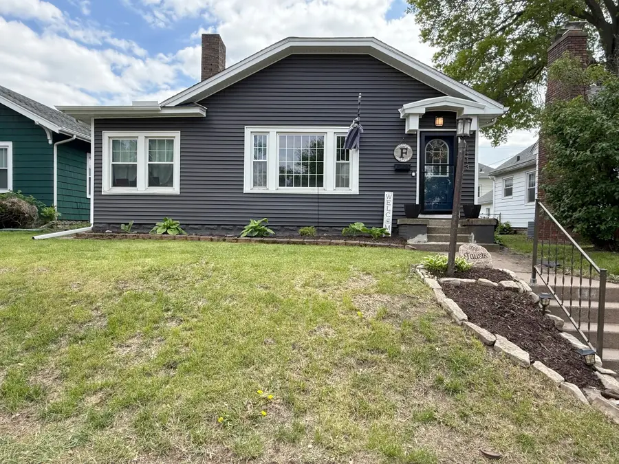 1113 E Central Park Avenue, Davenport, IA 52803 - #2