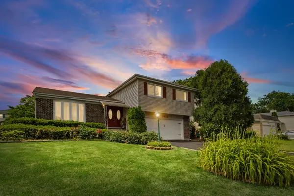 1913 E Seminole Lane, Mount Prospect, IL 60056