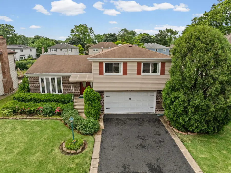 1913 E Seminole Lane, Mount Prospect, IL 60056 - #2