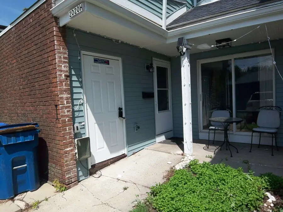 2020 Berkshire Circle #H, Carpentersville, IL 60110 - #2