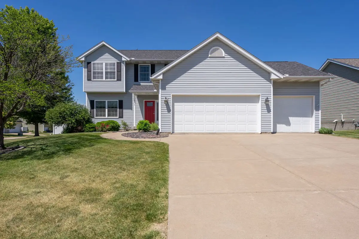 6310 Friendship Path, Bettendorf, IA 52722 - #1