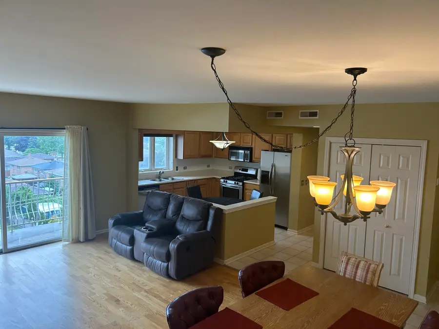 4534 N Cumberland Avenue #401, Chicago, IL 60656 - #3