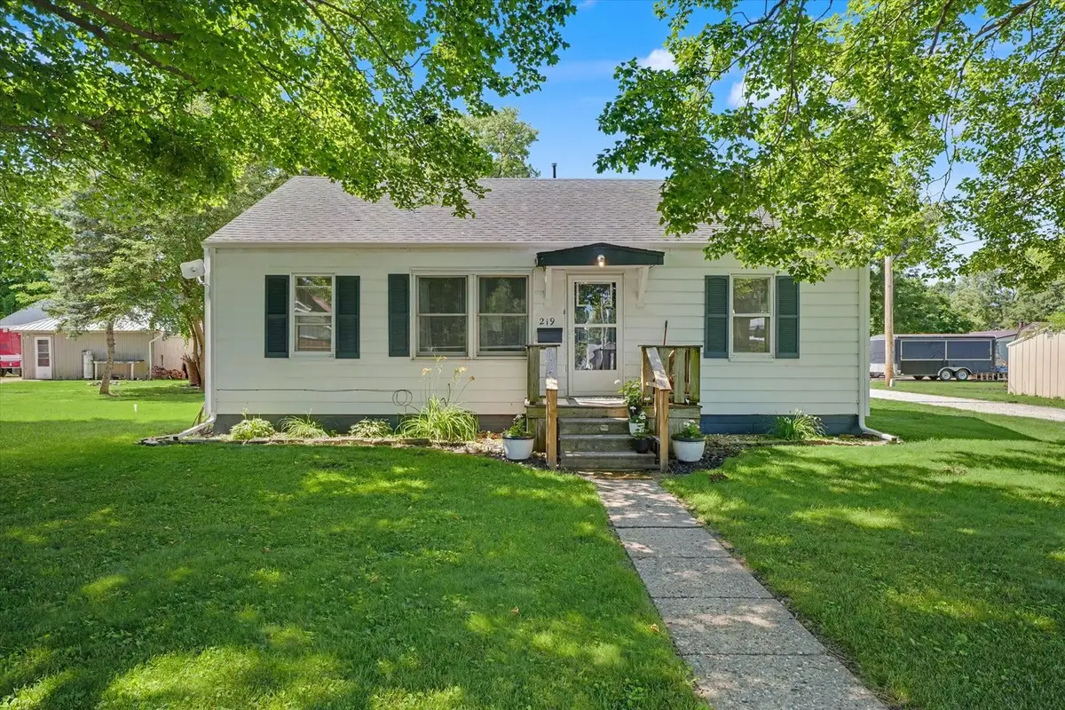219 E 4th Street, Gibson City, IL 60936 - #1
