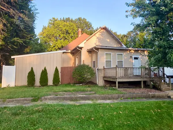 216 S George Street, Clinton, IL 61727