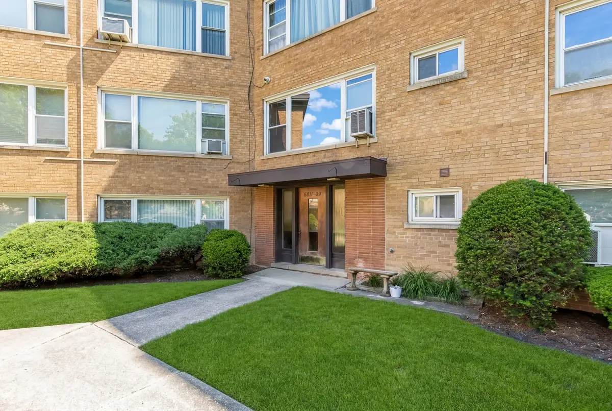 6809 N Northwest Highway #2, Chicago, IL 60631 - #1