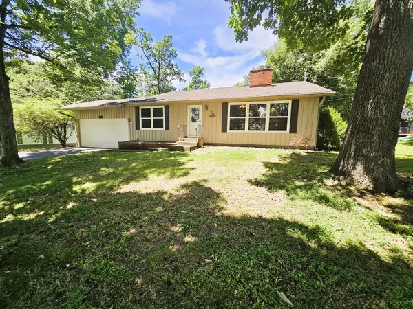 705 Lake Park Road, Mt Vernon, IL 62864
