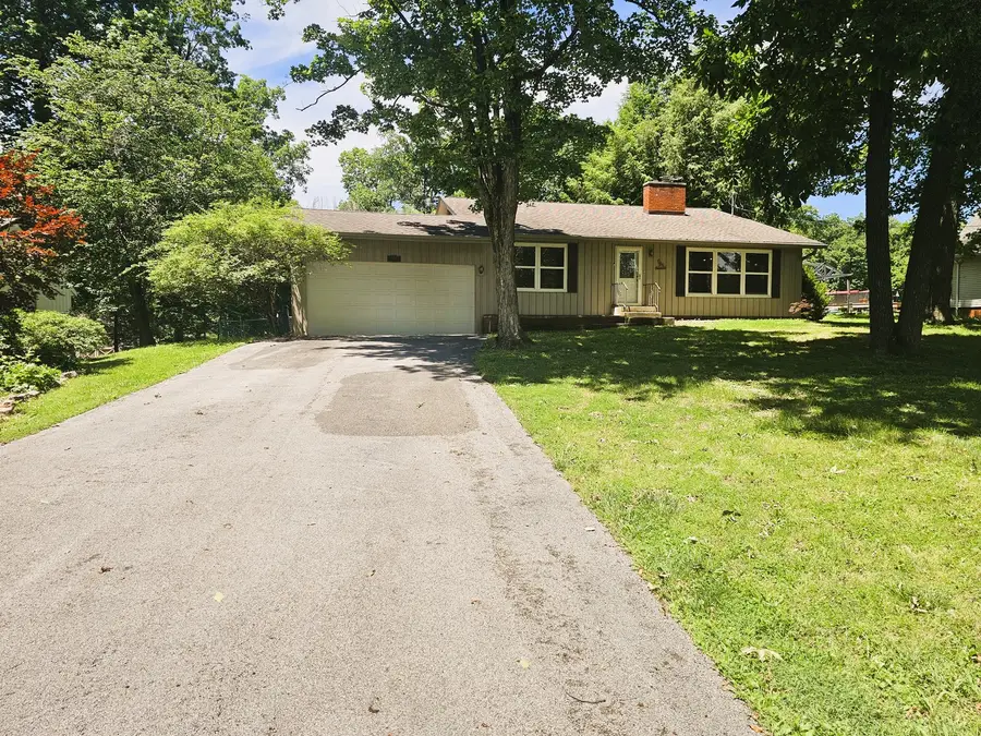 705 Lake Park Road, Mount Vernon, IL 62864 - #2