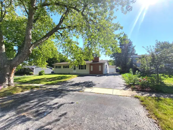 18455 W Meadow Lane, Gurnee, IL 60031