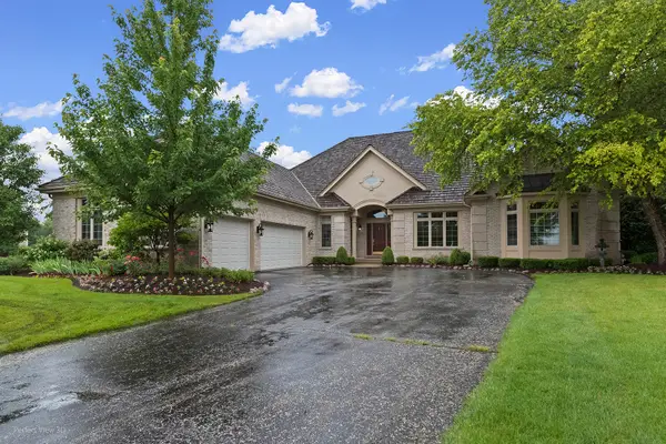 6650 White Pine Way, Libertyville, IL 60048