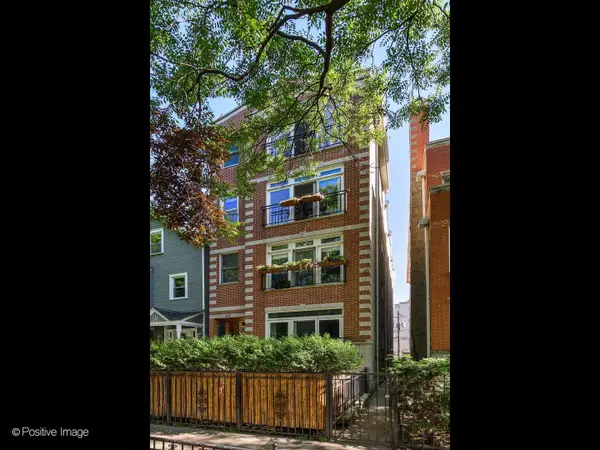 645 W Briar Place #3, Chicago, IL 60657