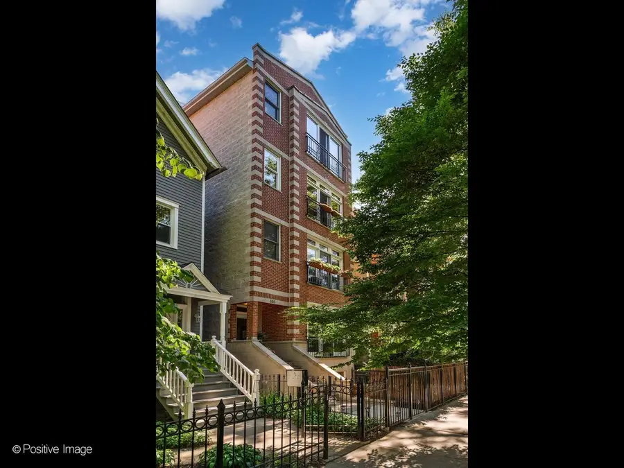 645 W Briar Place #3, Chicago, IL 60657 - #2