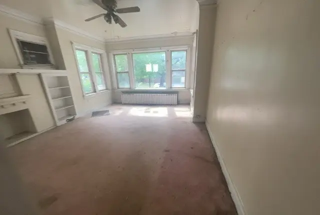 7819 S Bennett Avenue, Chicago, IL 60649 - #2