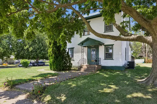 2202 Mckinley Street, Clinton, IA 52732