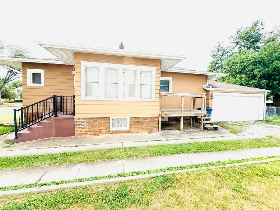 810 E Lincoln Street, Hoopeston, IL 60942 - #3