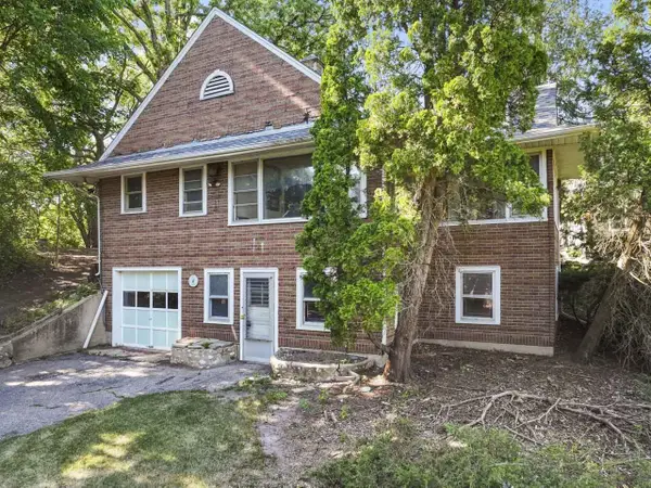 2810 Fischer Drive, Burlington, WI 53105