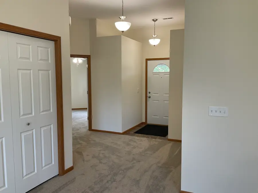 3204 S 20th Avenue Court, Eldridge, IA 52748 - #3