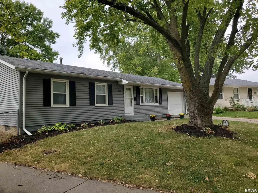 2211 Waveland Drive, Bettendorf, IA 52722 - #2