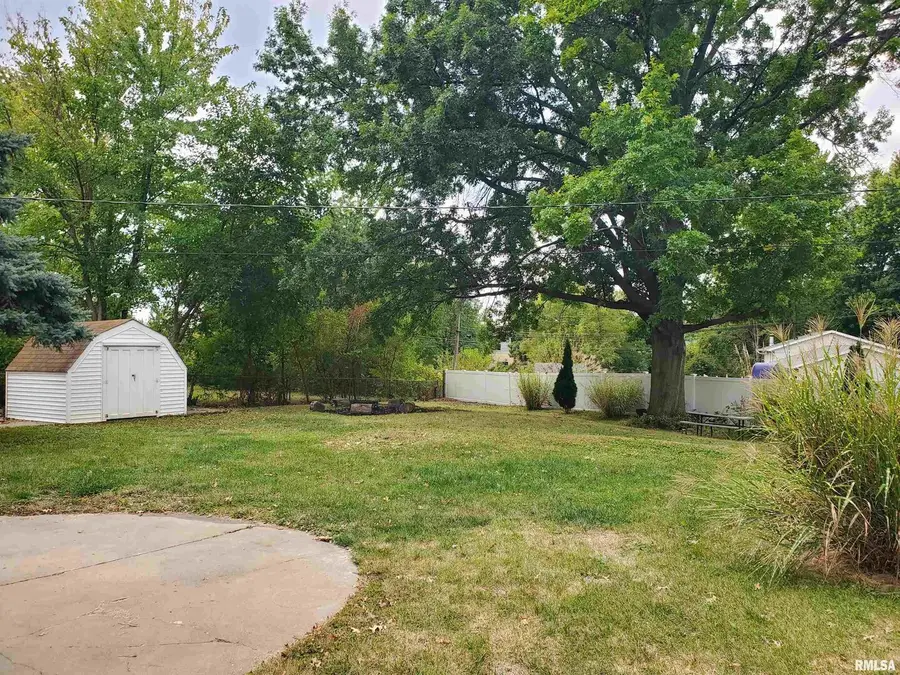 2211 Waveland Drive, Bettendorf, IA 52722 - #3