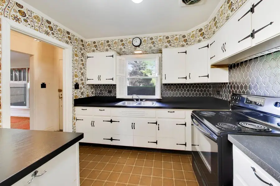 8631 E Prairie Road, Skokie, IL 60076 - #3