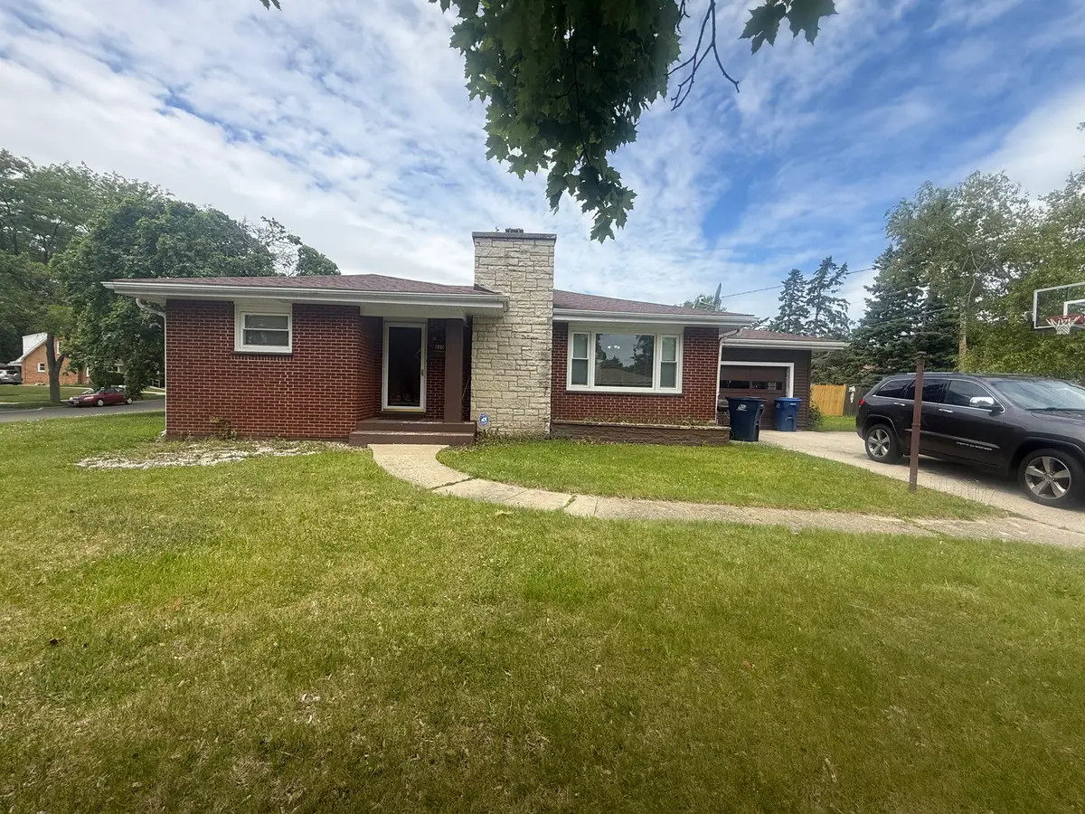 820 Cedar Avenue, Waukegan, IL 60085 - #1