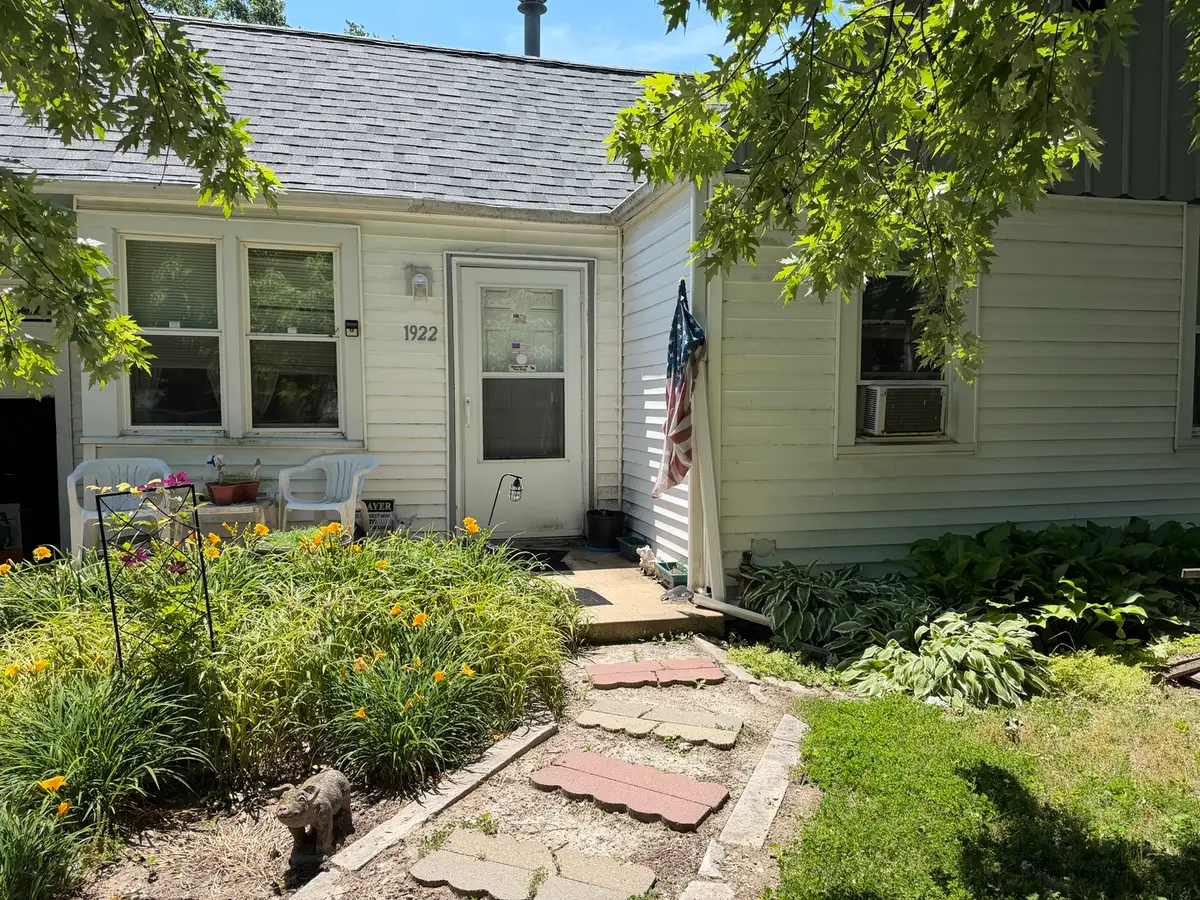 1922 W Richwoods Boulevard, Peoria, IL 61604 - #1