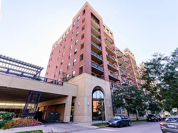 833 W 15th Place #303W, Chicago, IL 60608