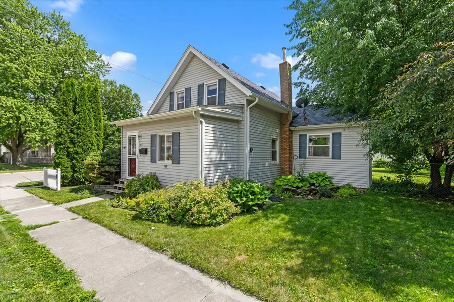 303 8th Street, De Witt, IA 52742 - #2