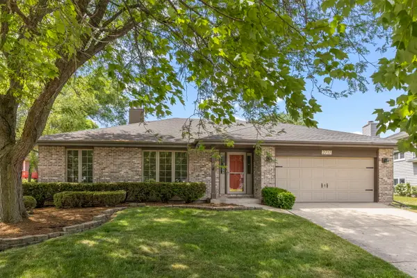 2717 Rolling Meadows Drive, Naperville, IL 60564