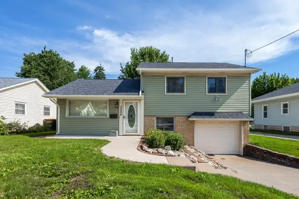 3224 W Locust Street, Davenport, IA 52804