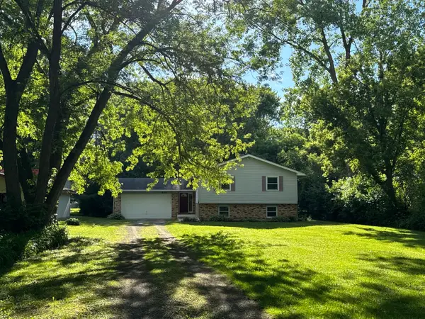 8421 Hickory Nut Grove Road, Cary, IL 60013