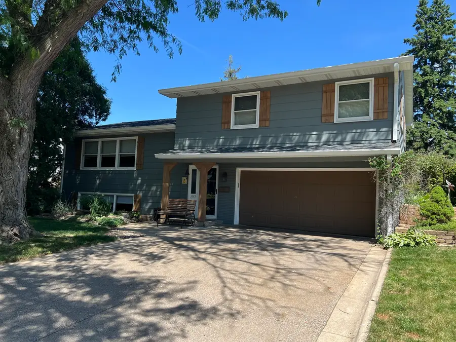 3223 Kenwood Avenue, Davenport, IA 52807 - #2
