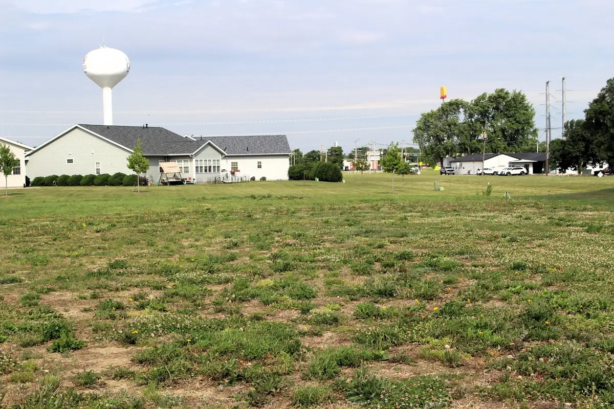 23 Somerset Drive, Clinton, IL 61727 - #1