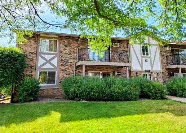 9S070 Lake Drive #108, Willowbrook, IL 60527