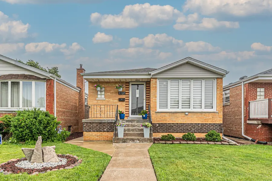7737 Meade Avenue, Burbank, IL 60459 - #3
