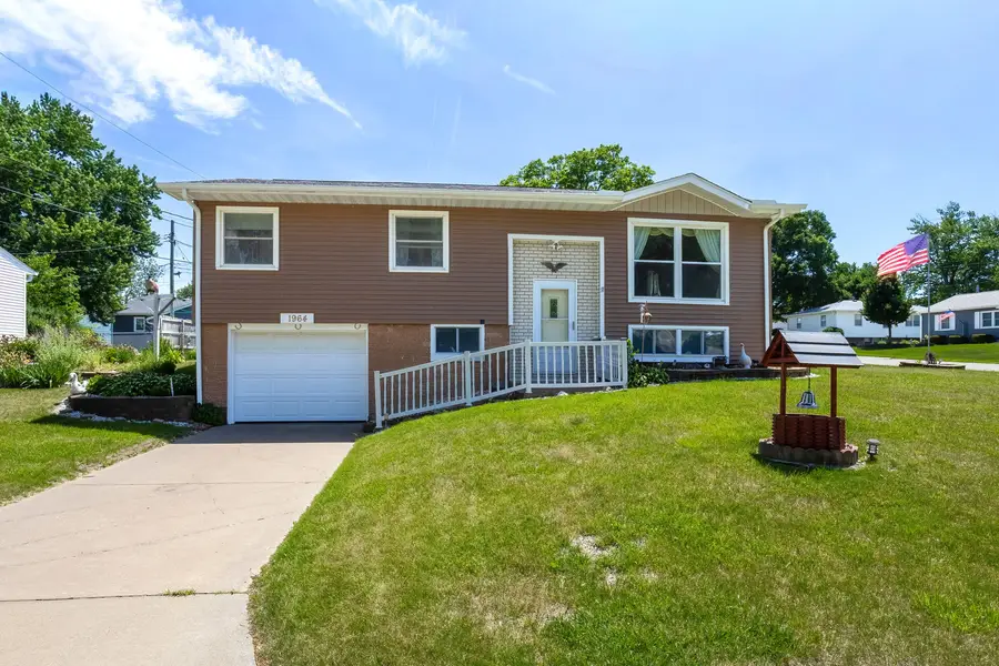 1964 N Oak Street, Bettendorf, IA 52722 - #2