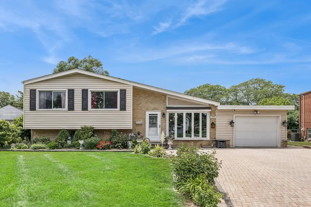 1044 Charing Cross Road, Lombard, IL 60148 - #1