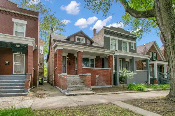 7011 S Calumet Avenue, Chicago, IL 60637