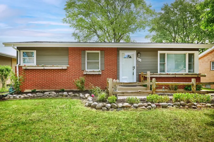 611 N Elmhurst Avenue, Mount Prospect, IL 60056 - #2