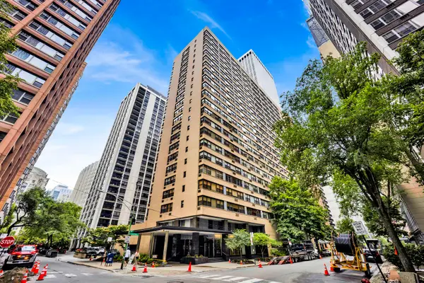 850 N Dewitt Place #7K, Chicago, IL 60611